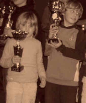 Toni y Concha con sendos trofeos