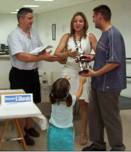 Javier y Cristina con el Campe�n