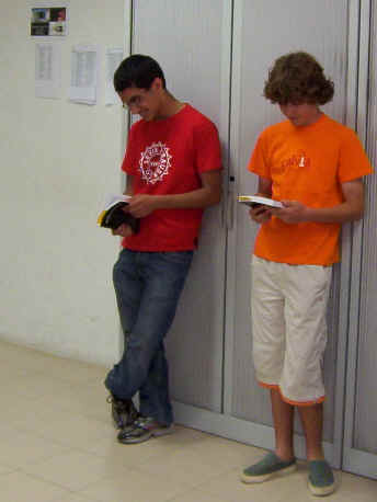 Dhanesh y Carlos entregados al estudio