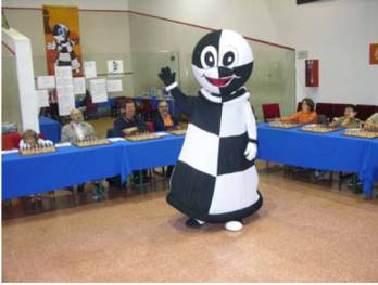 Peon�n saluda a sus contrincantes